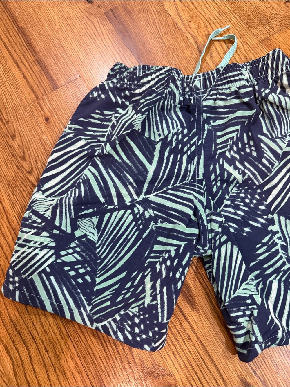 Boy’s Patagonia Swim Trunks. Size Small. Like New Condition. - Picture 11 of 11